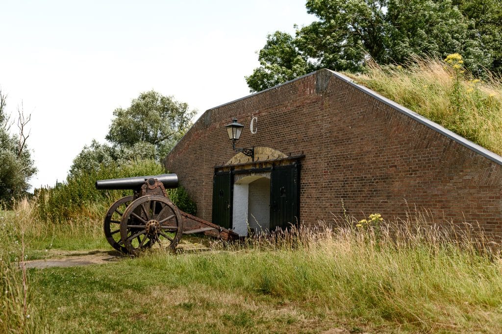 Kanon bij Fort Giessen
